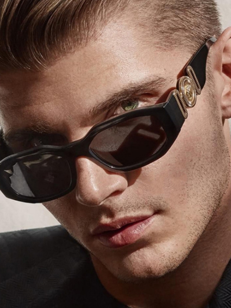 Men Accessories Online - Een paar pc-mannen en -vrouwen met