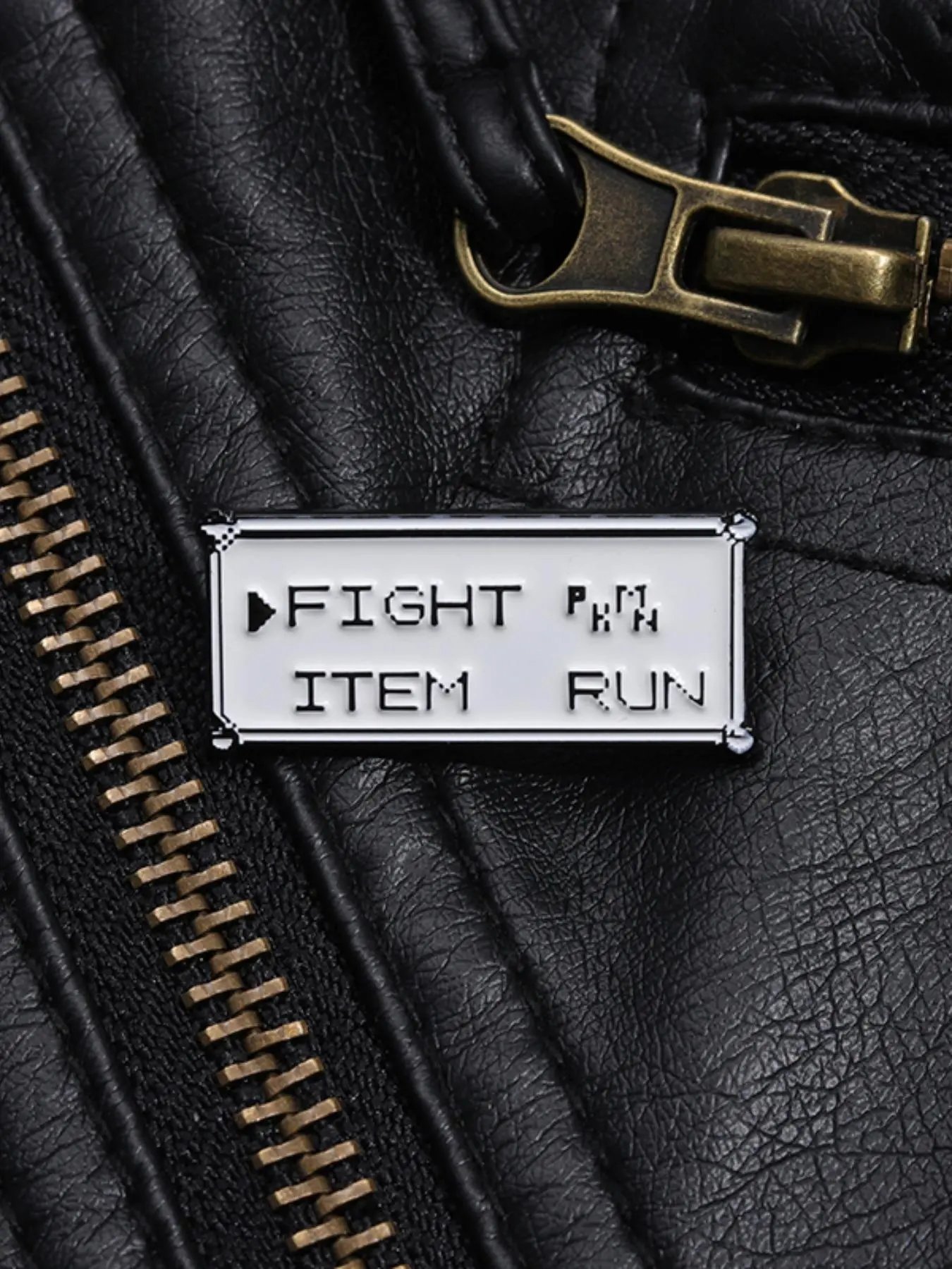 Broche met letterpatroon, broc - Men Accessories All recensie en prijs